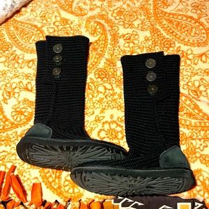 Size 8 sweater Ugg boots